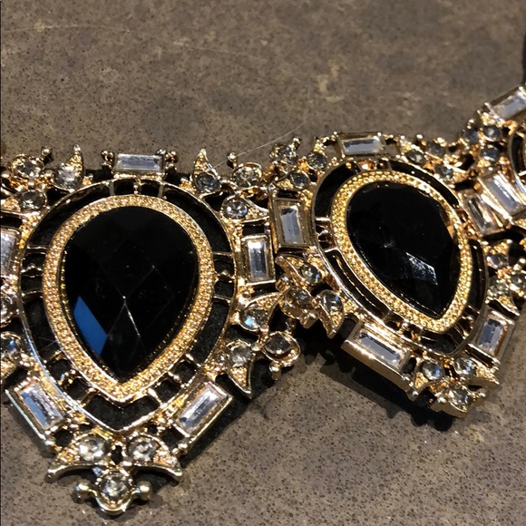 🦋Host Pick🦋 Statement necklace - Picture 3 of 3